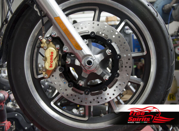 Harley Davidson Touring 07-09, Dyna 06-17 & V-Rod 02-10 - Bolt-in kit with 4p. (Gold) calipers & (Black) rotors 320 mm