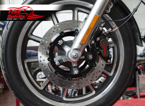 Harley Davidson Touring 07-09, Dyna 06-17 & V-Rod 02-10 - Bolt-in kit with 4p. (Black) calipers & (Black) rotors 320 mm